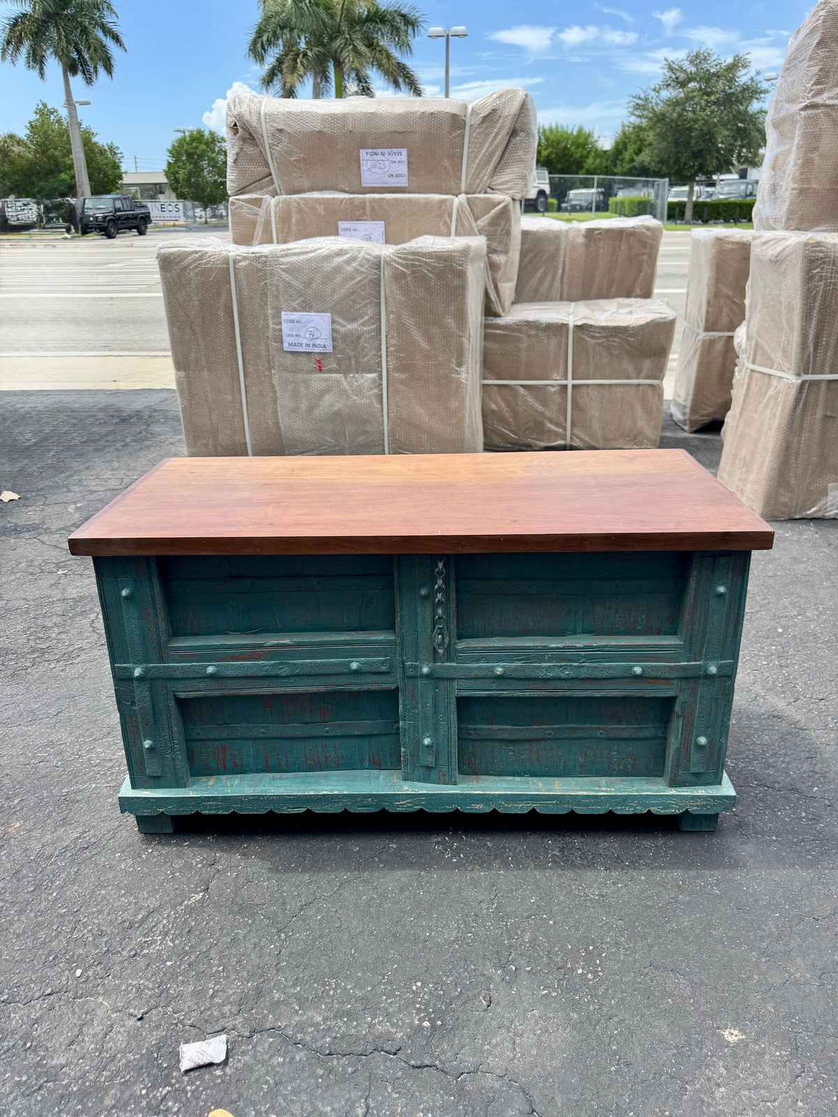 W/D Trunk - 42 x 19 x 23 in